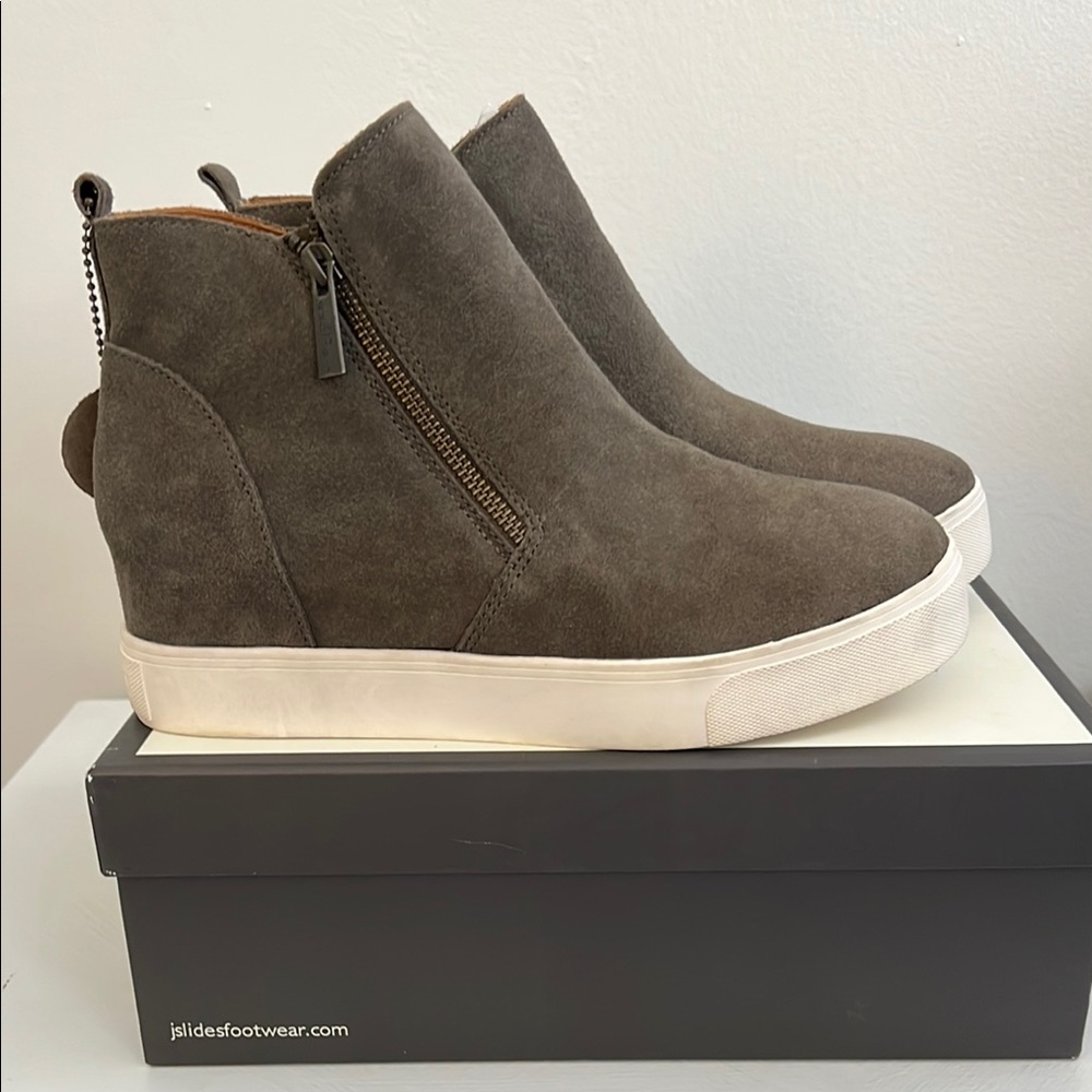 J SLIDES Women's Suede Ankle Boots - Gray